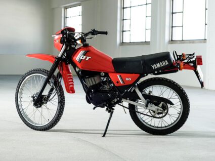 Yamaha DT 50 vermelha