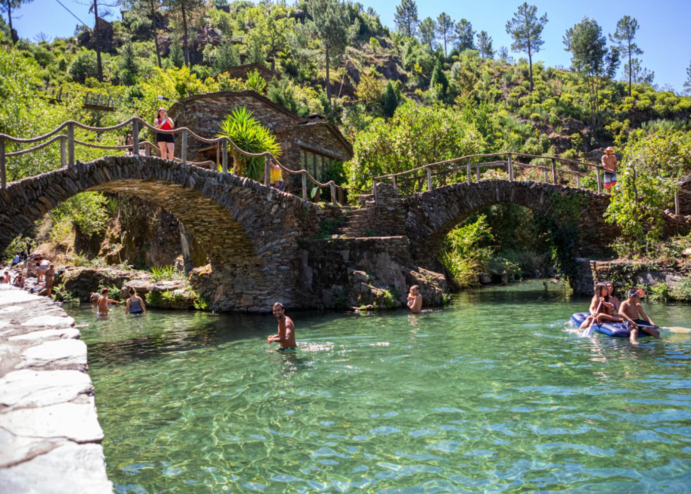 praia fluvial no piódão