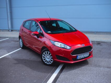 Ford Fiesta vermelho