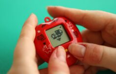 Tamagotchi vermelho