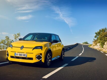 Novo Renault 5 E-Tech amarelo