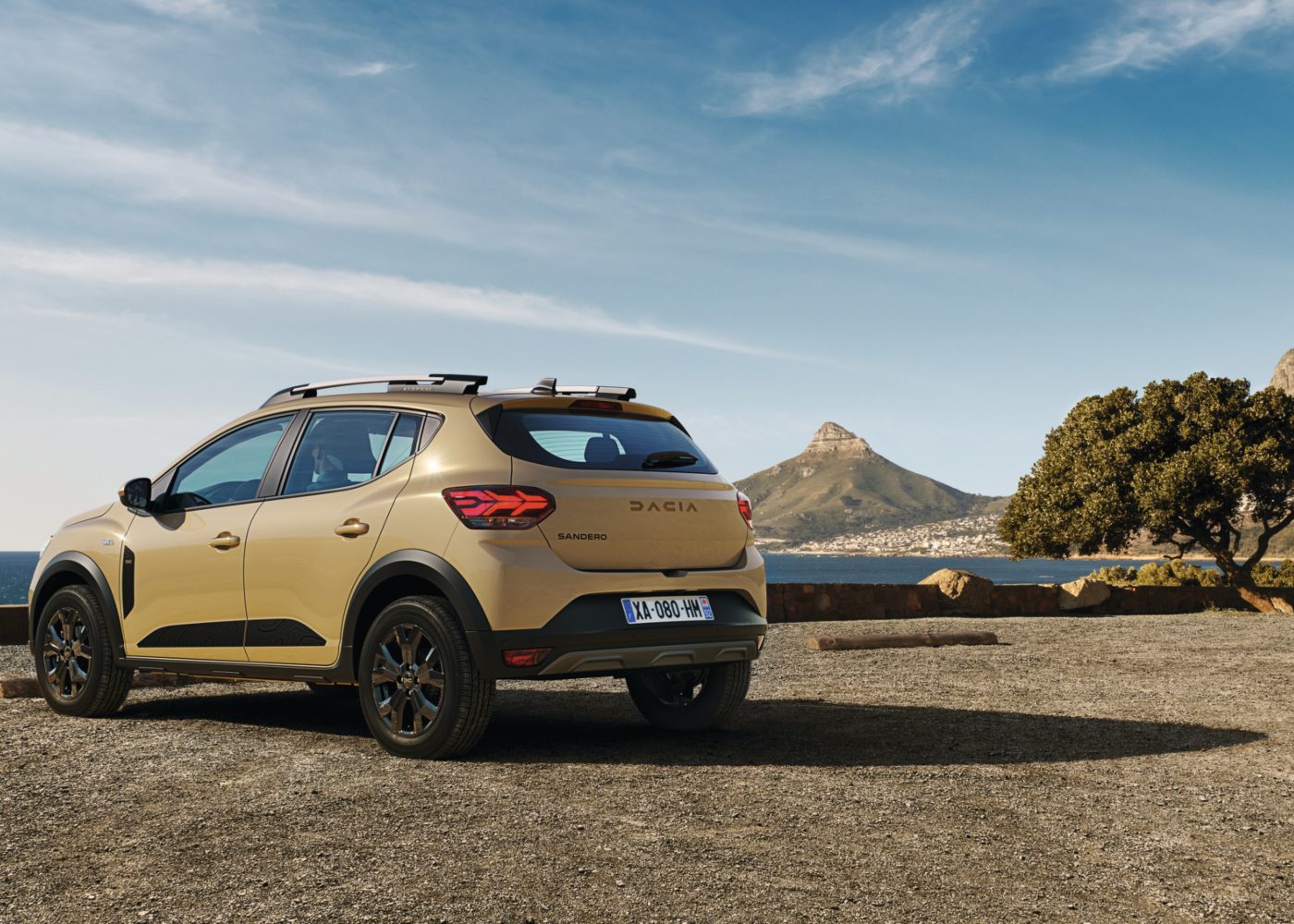 Dacia Sandero amarelo