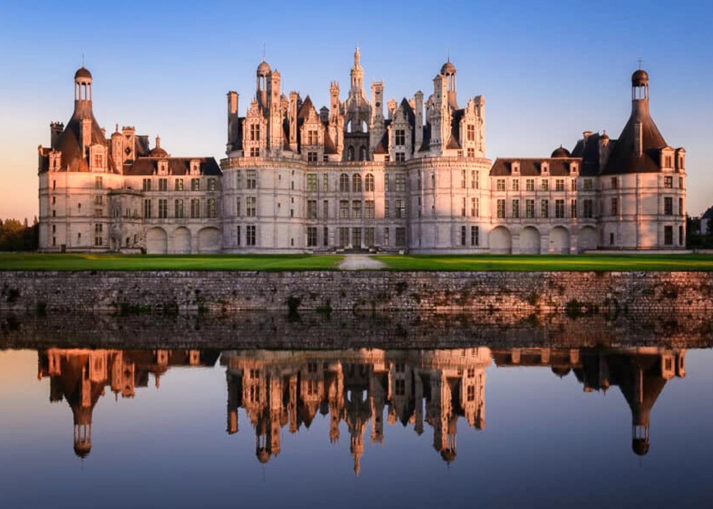 reflexo de castelo no vale do Loire