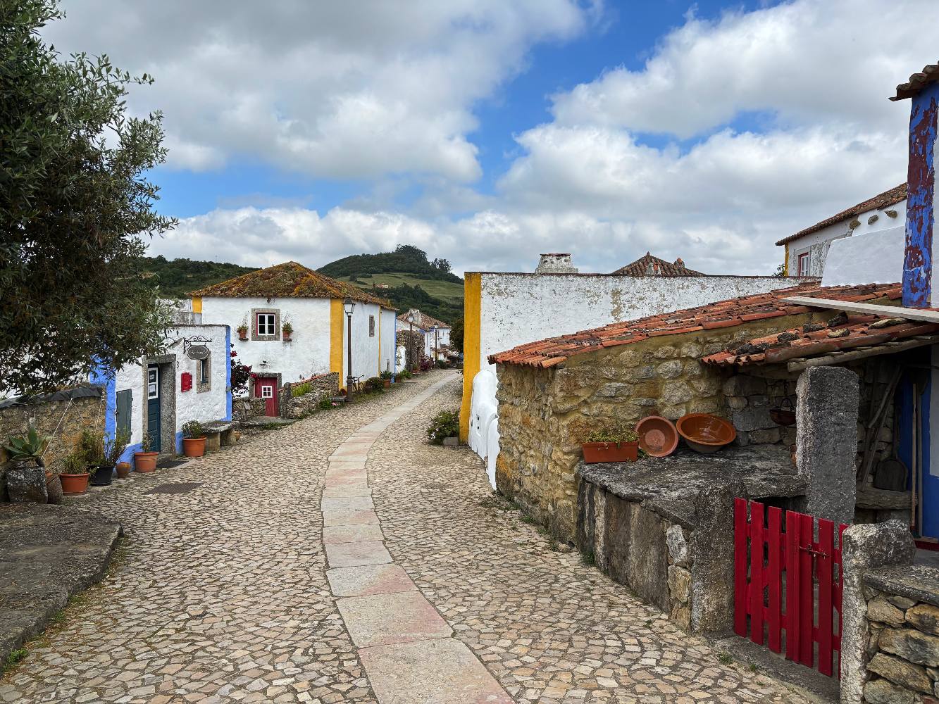 Rua na aldeia da Mata Pequena