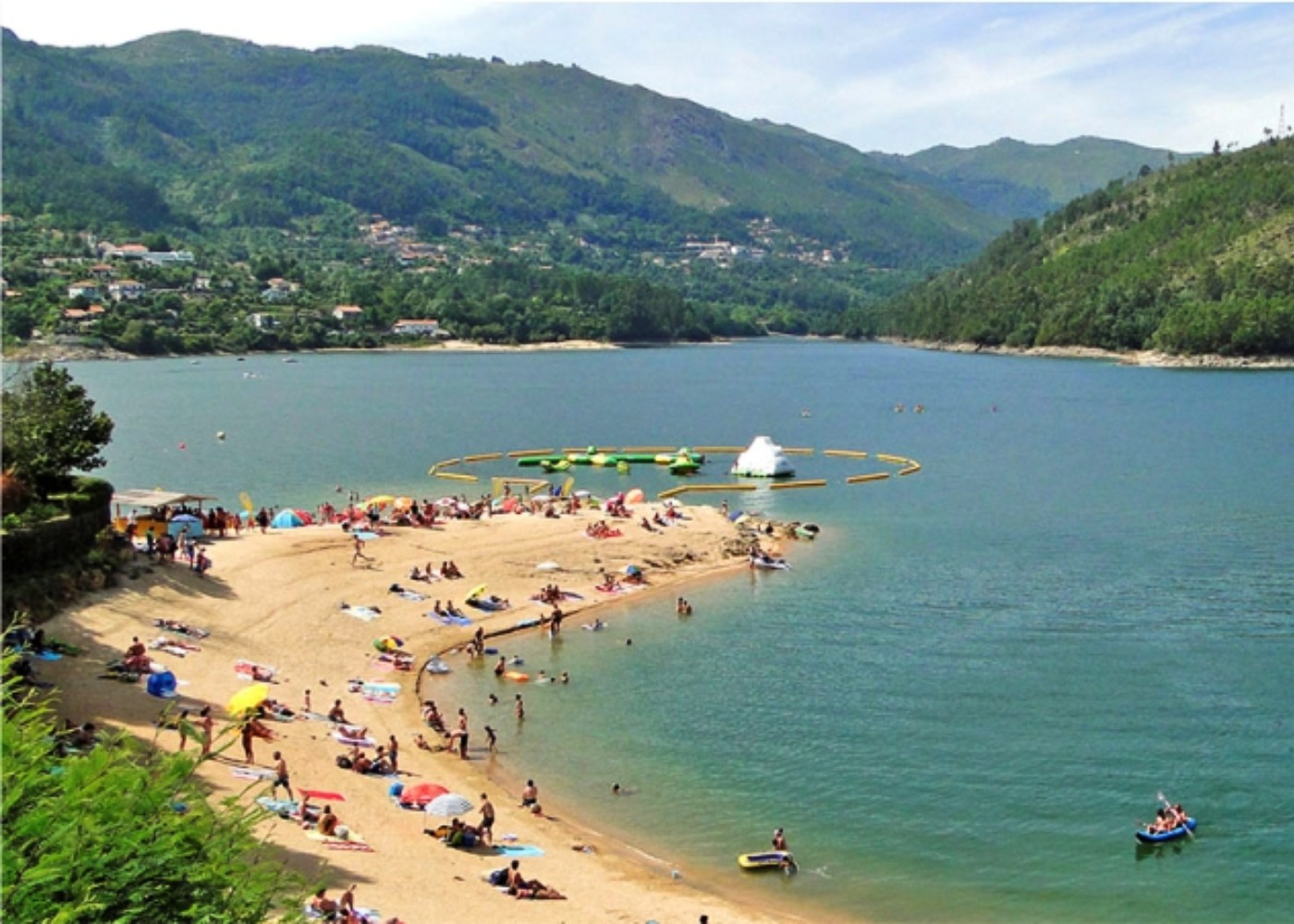 Vista da praia do Ermal