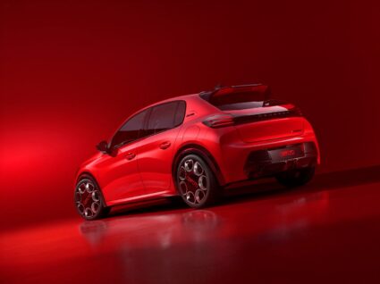Traseira do Peugeot E-208 GTi