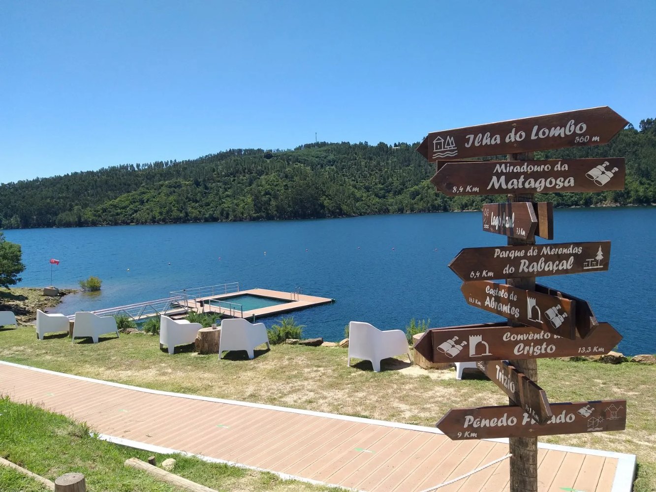 tabuletas na praia fluvial de fontes