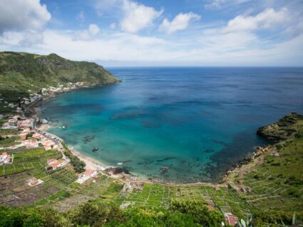 baía de são lourenço na ilha de santa maria