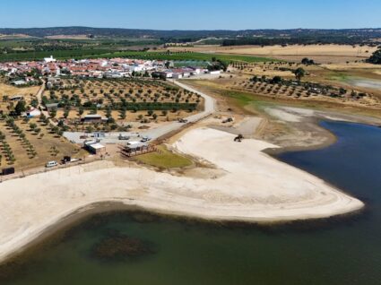 Vista da praia fluvial de Oriola