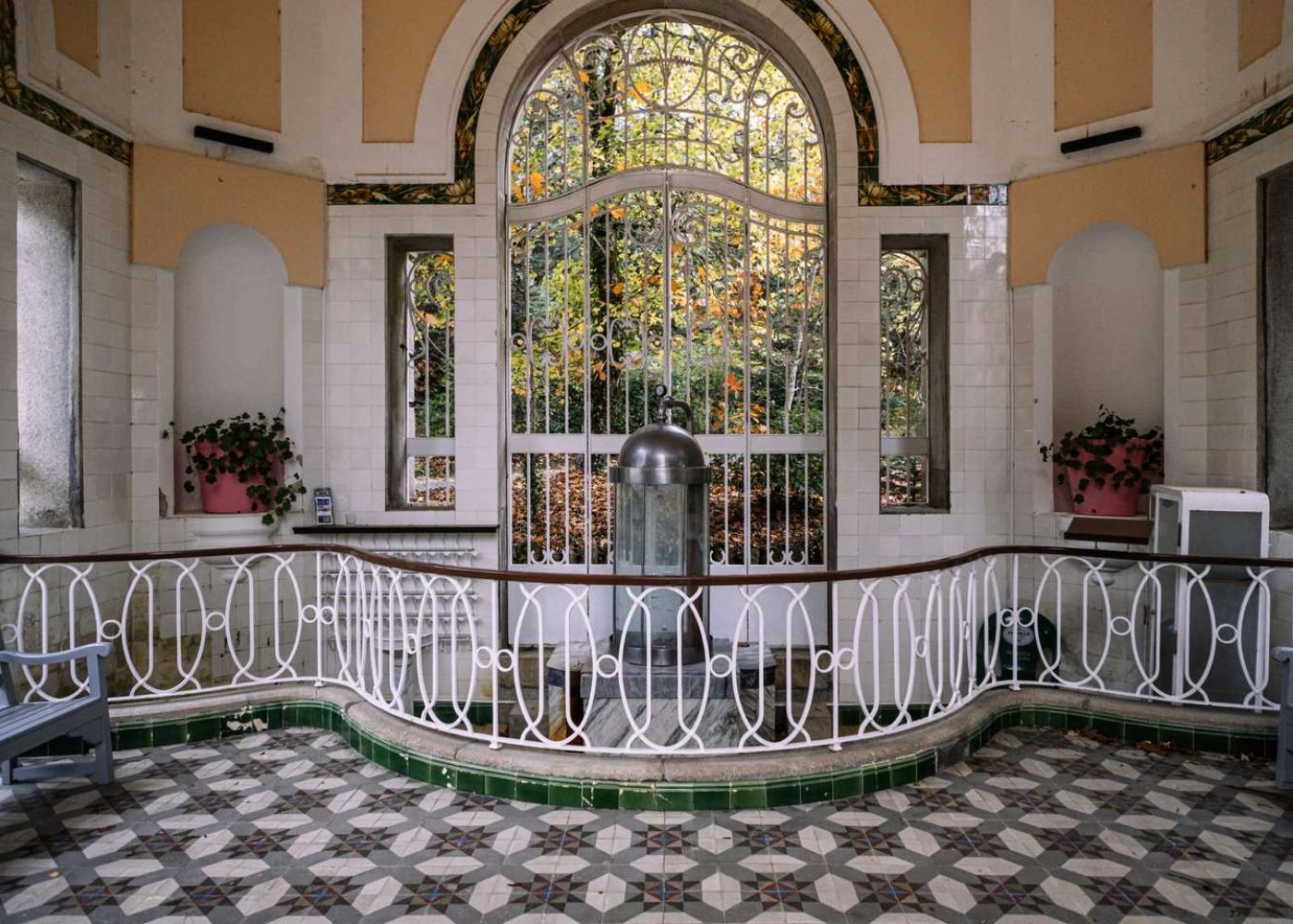 interior da fonte das Pedras Salgadas