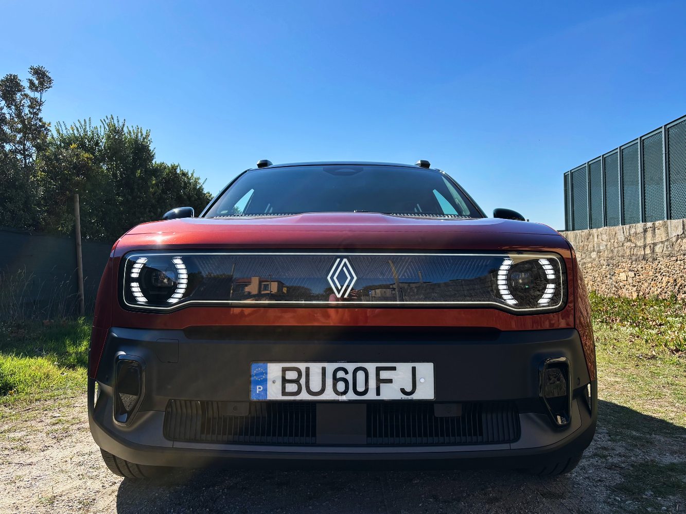 frente do renault 4-etech