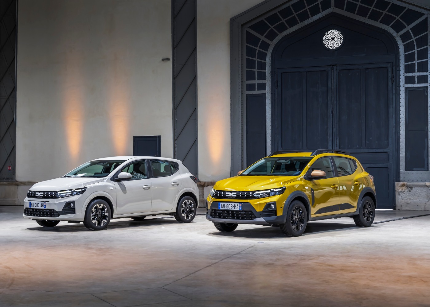 dois dacia em exposição