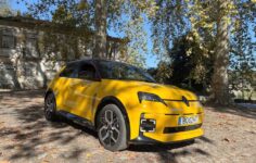 renault 5 elétrico amarelo