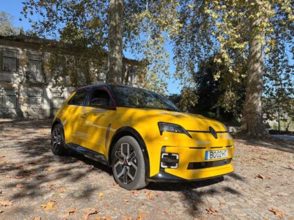 renault 5 elétrico amarelo