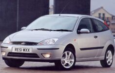 Ford Focus cinzento
