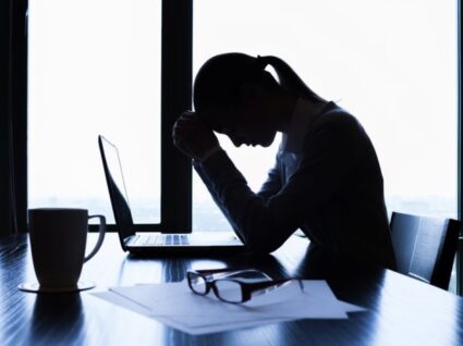 trabalhadora em layoff