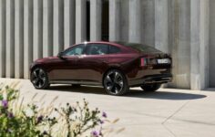 Novo volvo ES90 vermelho