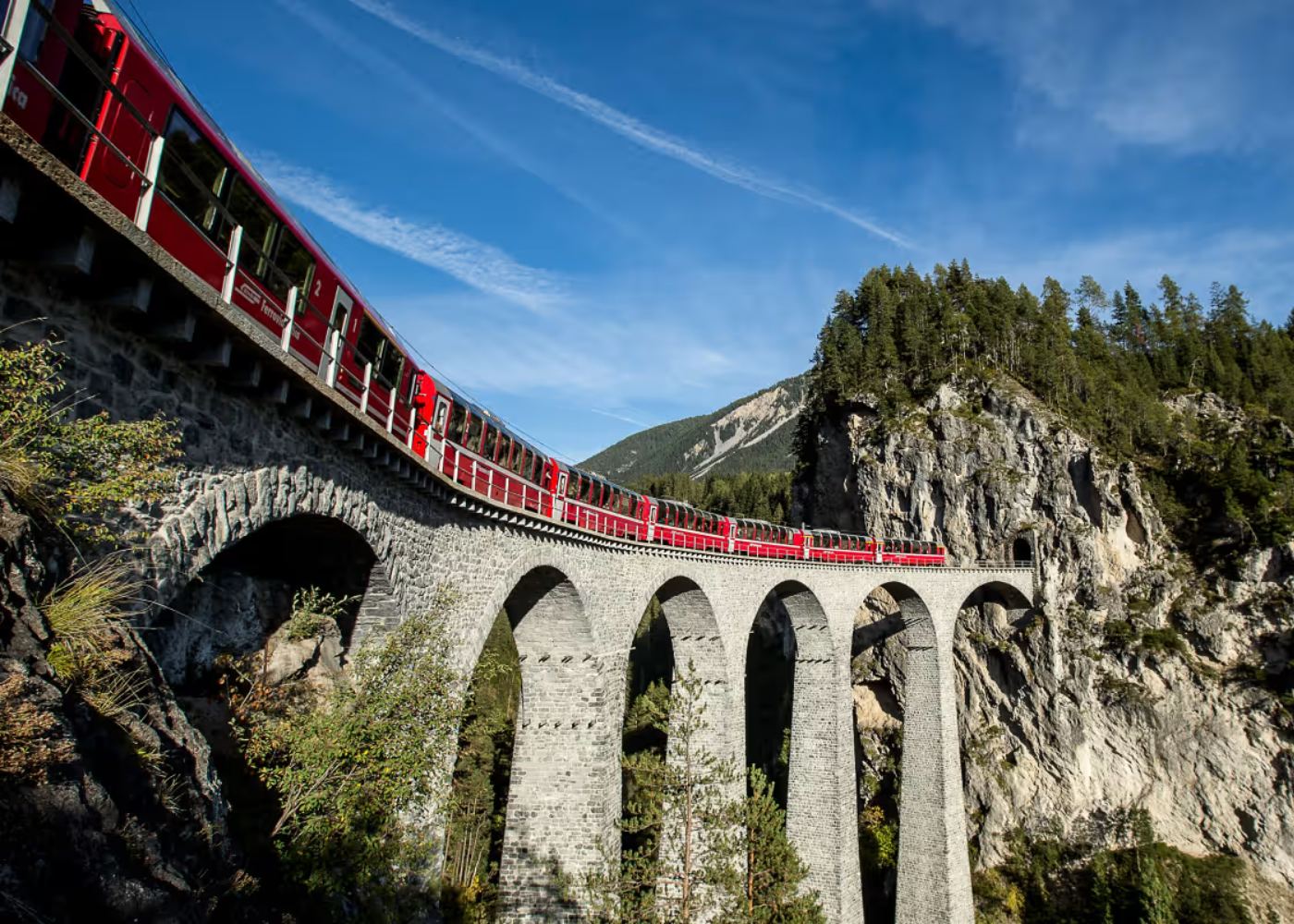 ponte no trajeto do bernina express