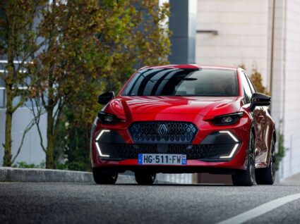 novo renault clio vermelho