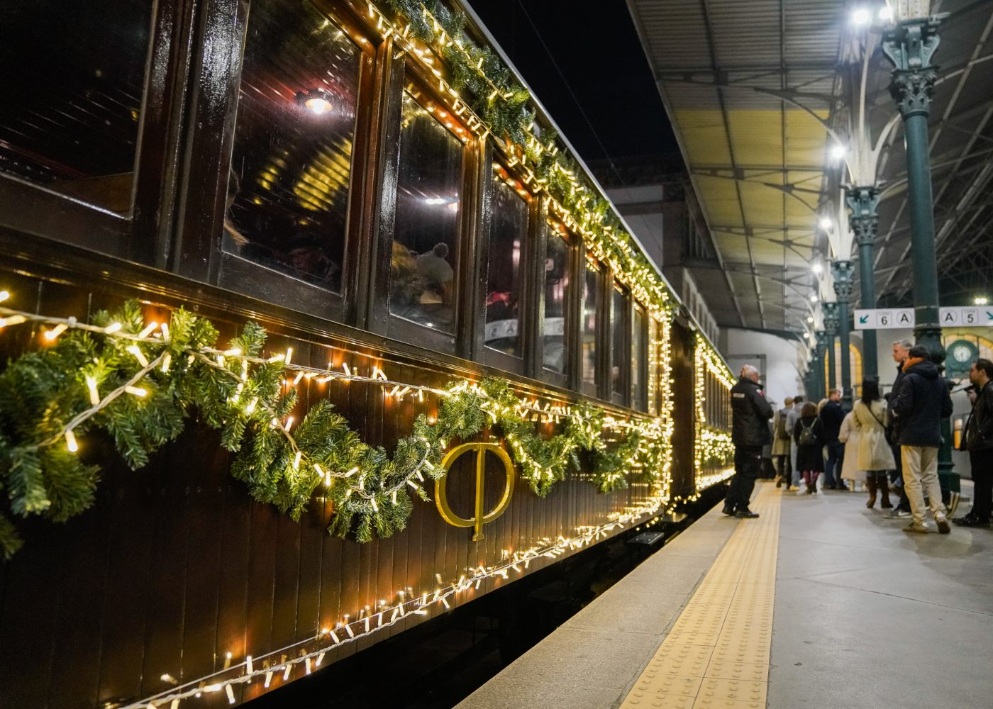 comboio de natal a vapor na estação