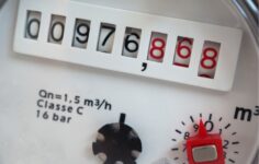 dar as contagens da água, luz e gás