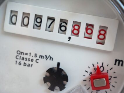 dar as contagens da água, luz e gás