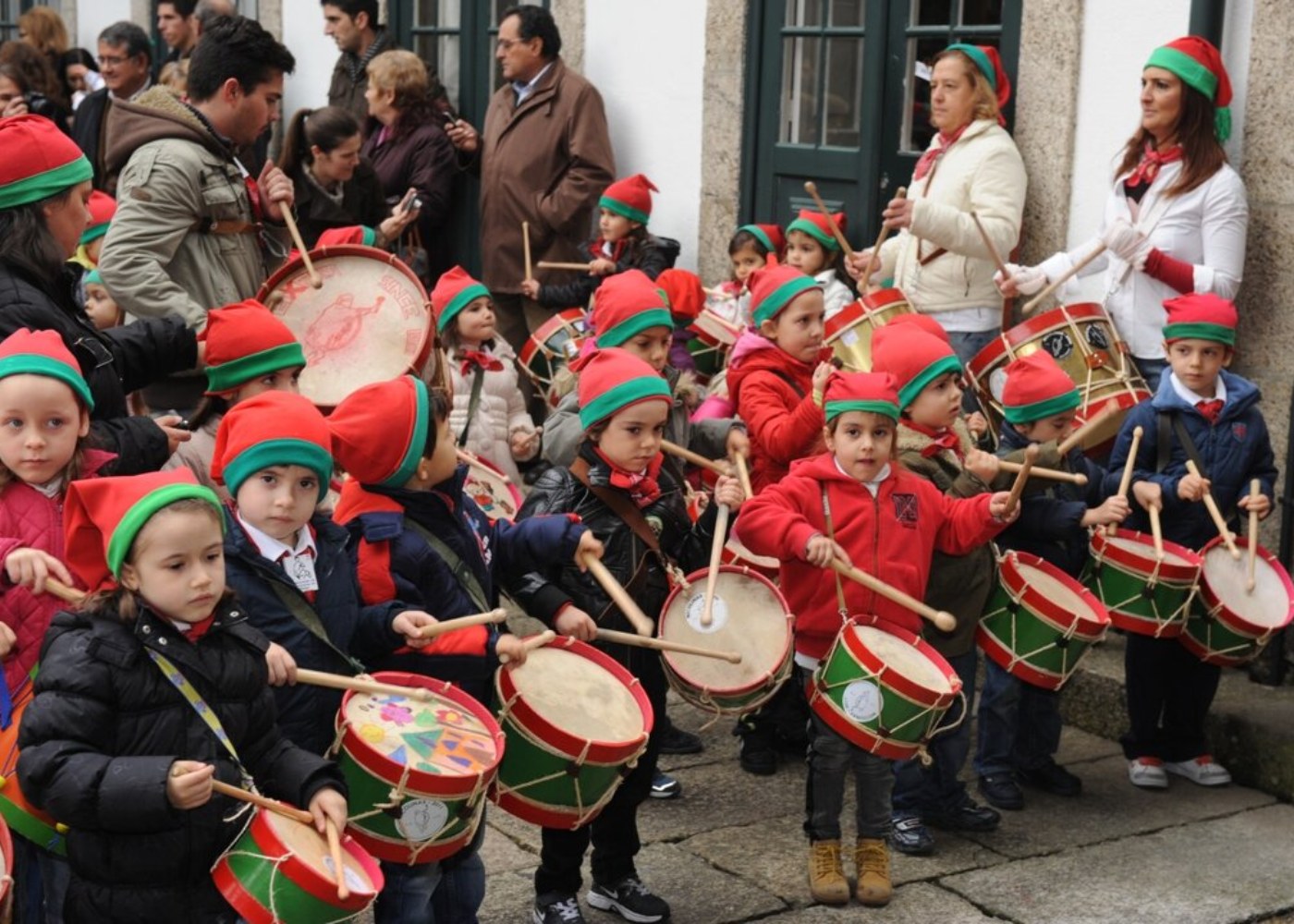 crianças nas festas nicolinas