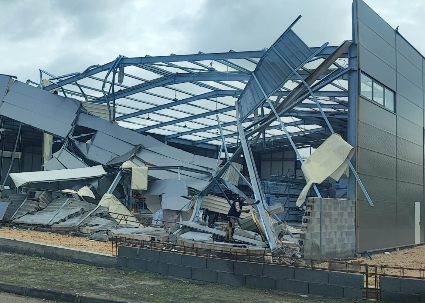 fábrica vítima de desastres naturais
