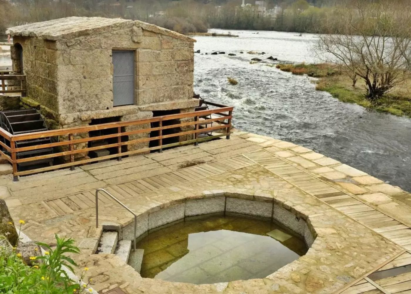 moinho nas termas de água quente de ourense