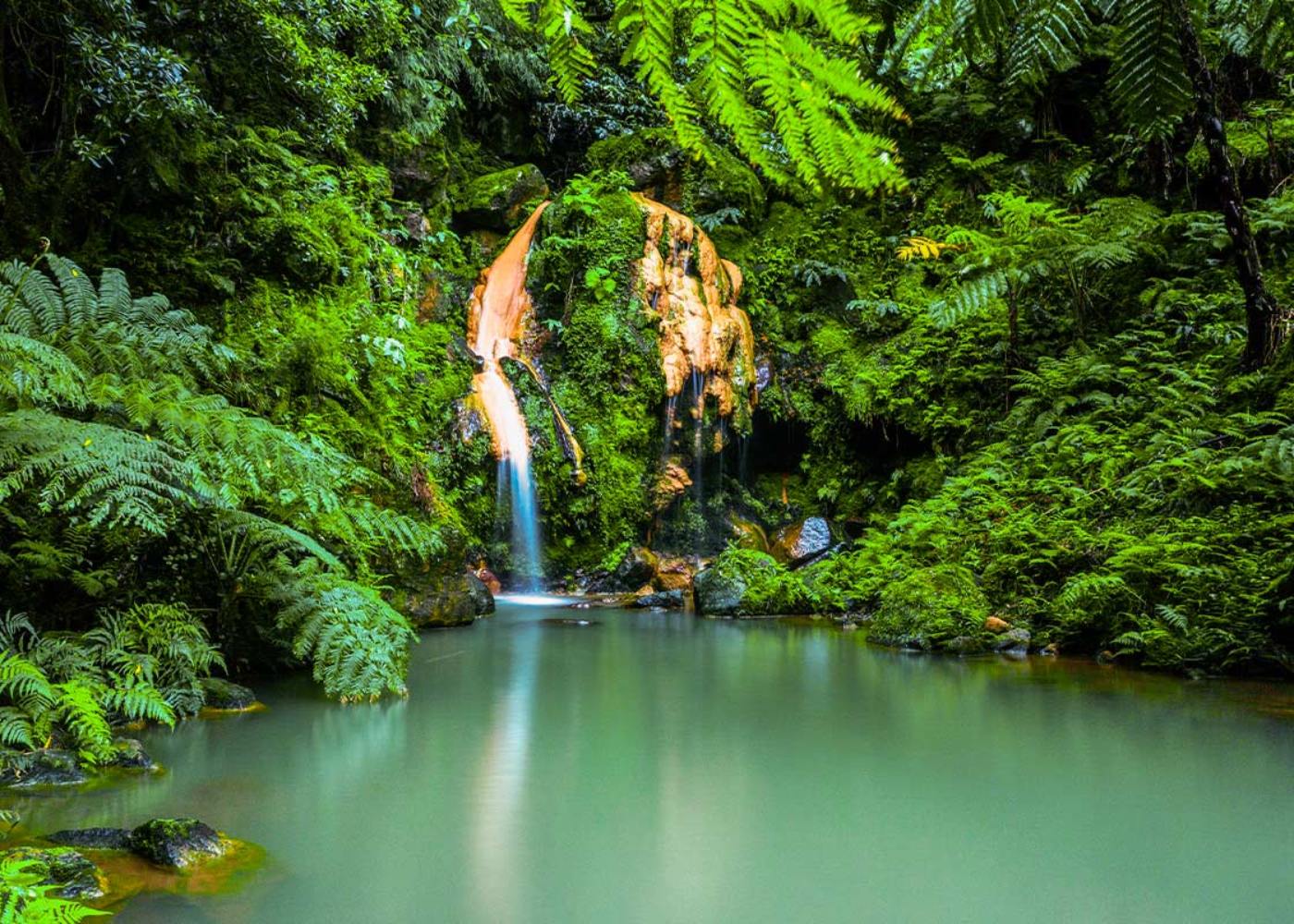 lagoa de água quente da caldeira velha