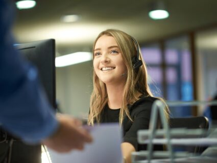 jovem no primeiro emprego