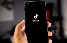 telemóvel com tiktok