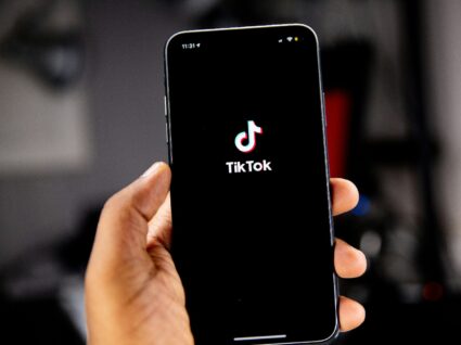 telemóvel com tiktok