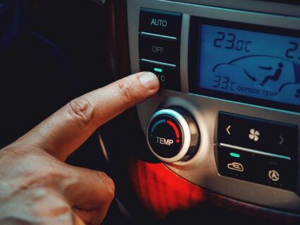 botões físicos nos carros