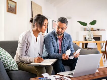 contas bancárias conjuntas ou separadas