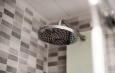 poupar água e eletricidade