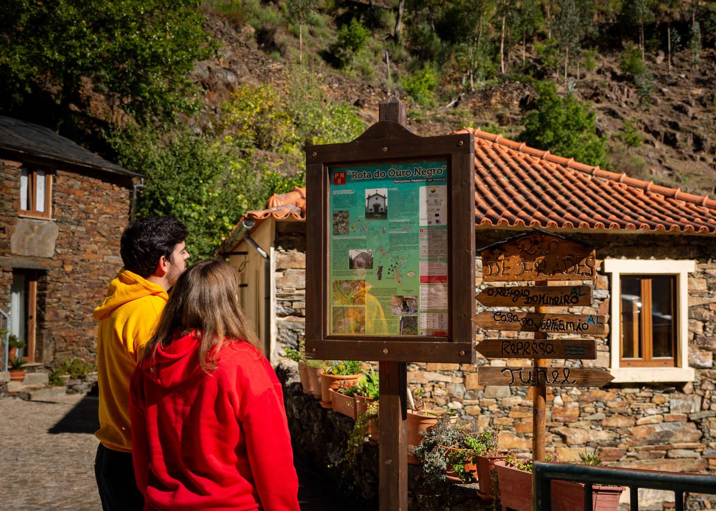 placas no caminho do carteiro