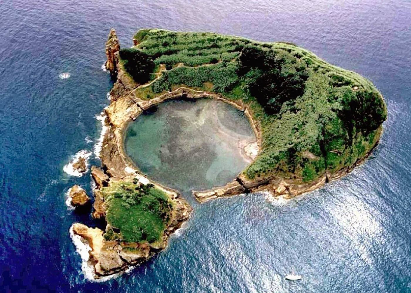 ilhéu de vila Franca nos Açores