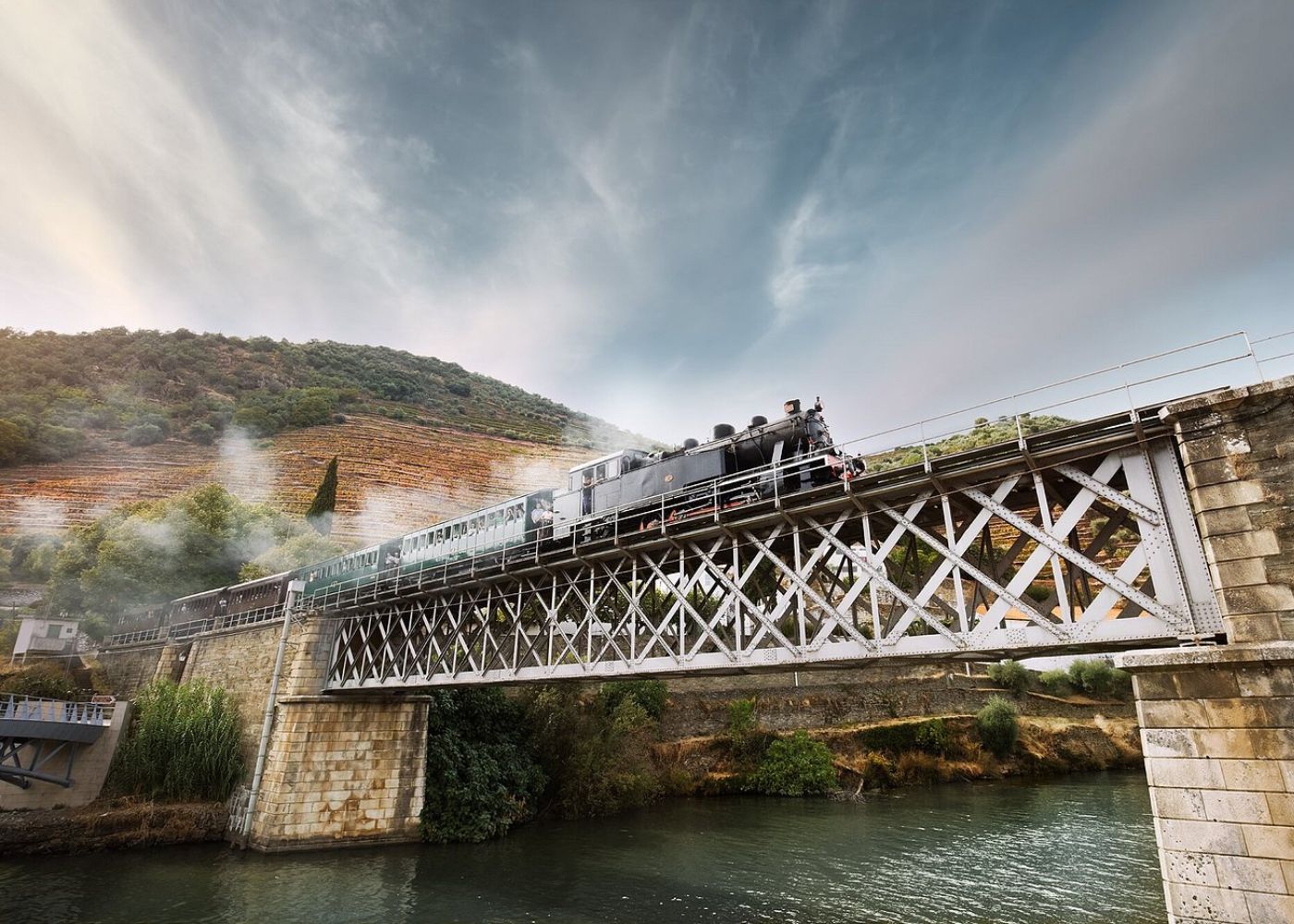 comboio histórico sobre a ponte