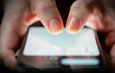 polegar do smartphone