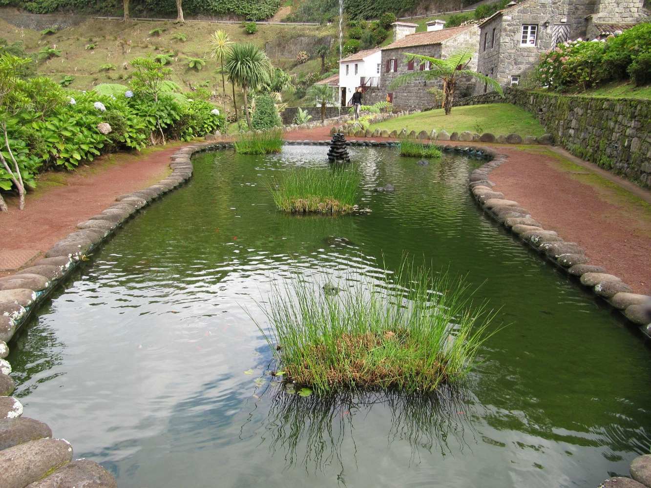 lago na ribeira dos caldeirões