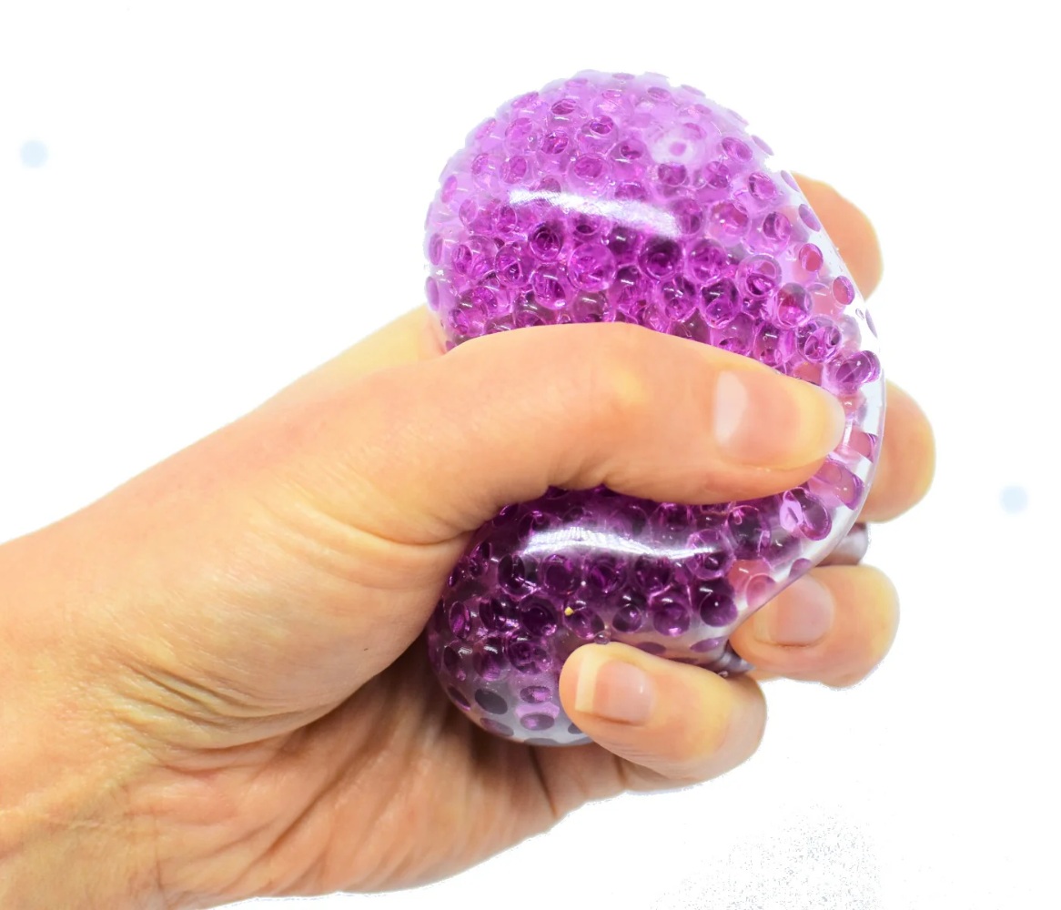 mão com squishies