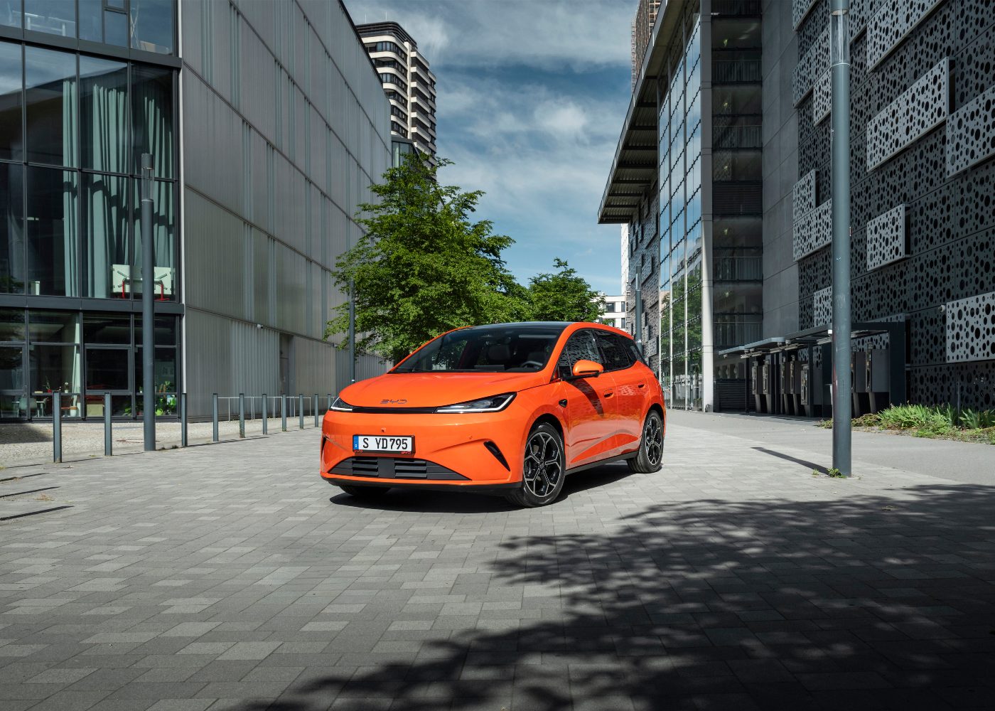 BYD Dolphin cor de laranja