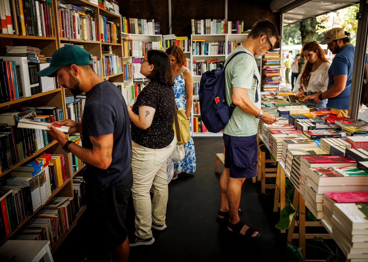 visitantes na feira do livro