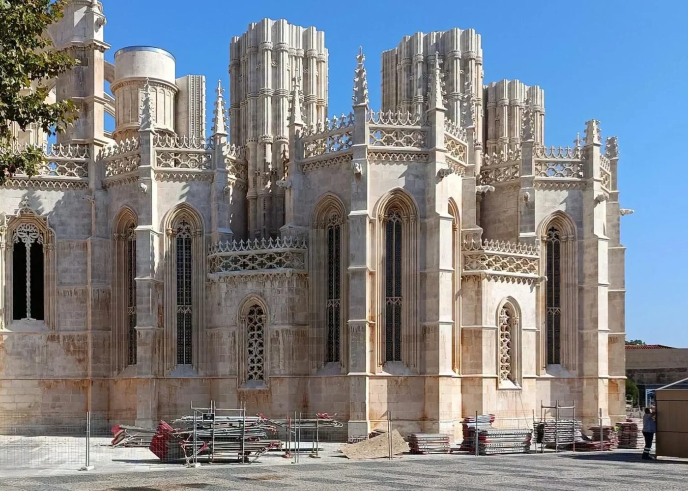 exterior das capelas imperfeitas do mosteiro da batalha